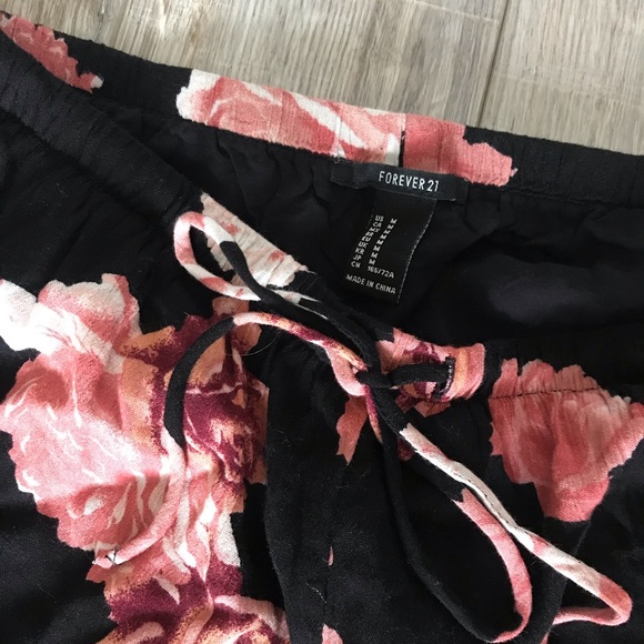 Floral Linen Shorts - Picture 4 of 5